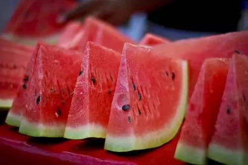 西瓜冰吃瓜视频,夏日消暑新宠，吃瓜视频带你领略清凉一夏
