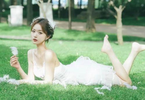 吃瓜女网红视频清晰图片,揭秘吃瓜女网红的绝美瞬间