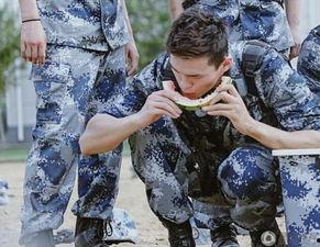 军营吃瓜比赛完整视频,欢乐竞技，军旅生活别样精彩