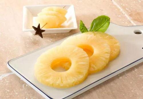 旅游女子吃蜜瓜视频下载,女子旅游视频中的甜蜜瞬间下载分享